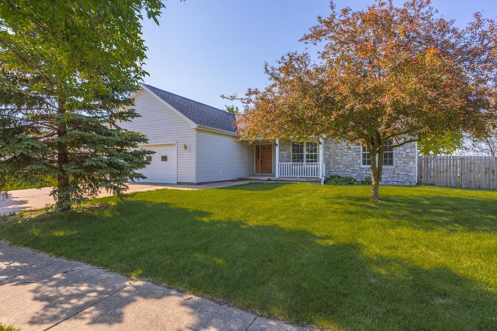 Image 2 of property listing at 507 Lloyd Drive, Dwight, IL 60420