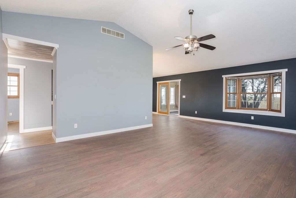 Image 11 of property listing at 507 Lloyd Drive, Dwight, IL 60420