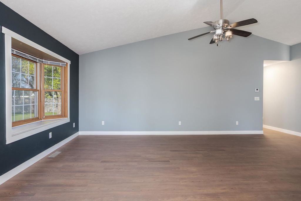 Image 12 of property listing at 507 Lloyd Drive, Dwight, IL 60420