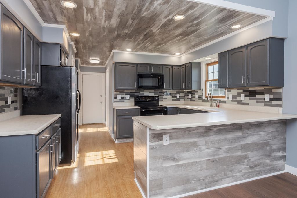 Image 17 of property listing at 507 Lloyd Drive, Dwight, IL 60420