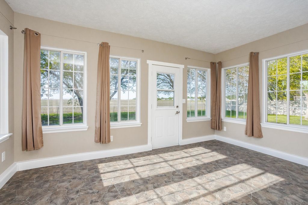 Image 23 of property listing at 507 Lloyd Drive, Dwight, IL 60420