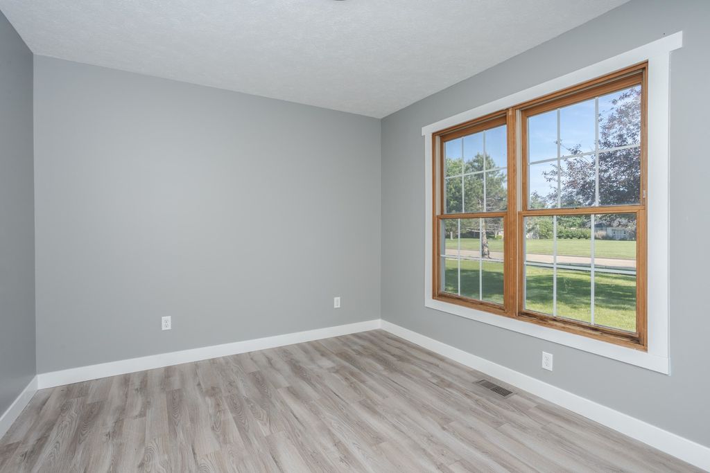 Image 28 of property listing at 507 Lloyd Drive, Dwight, IL 60420