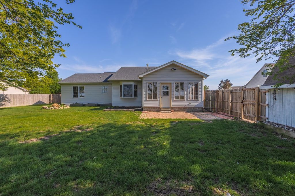 Image 39 of property listing at 507 Lloyd Drive, Dwight, IL 60420