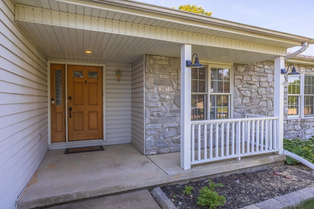 Image 5 of property listing at 507 Lloyd Drive, Dwight, IL 60420