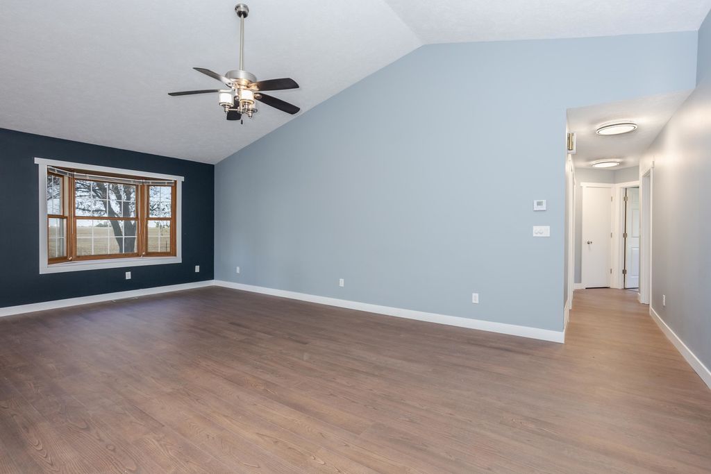 Image 10 of property listing at 507 Lloyd Drive, Dwight, IL 60420