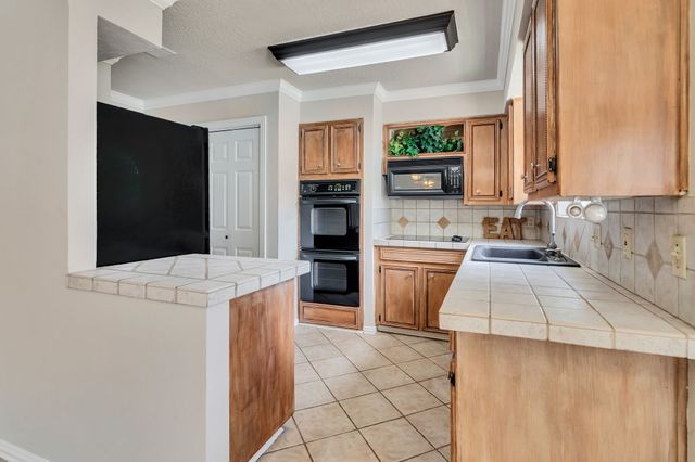 5501 Wood View Street, North Richland Hills, TX 76180