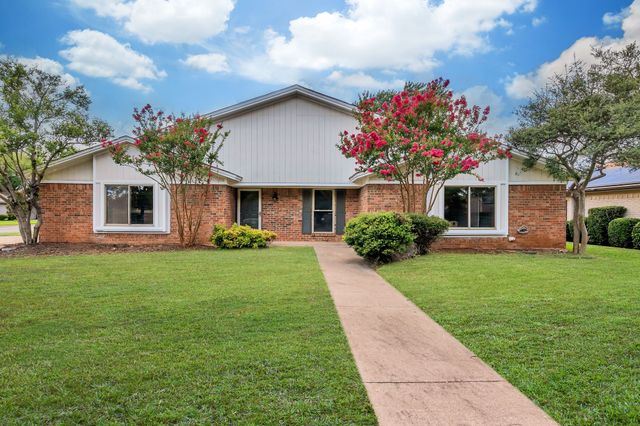 5501 Wood View Street, North Richland Hills, TX 76180