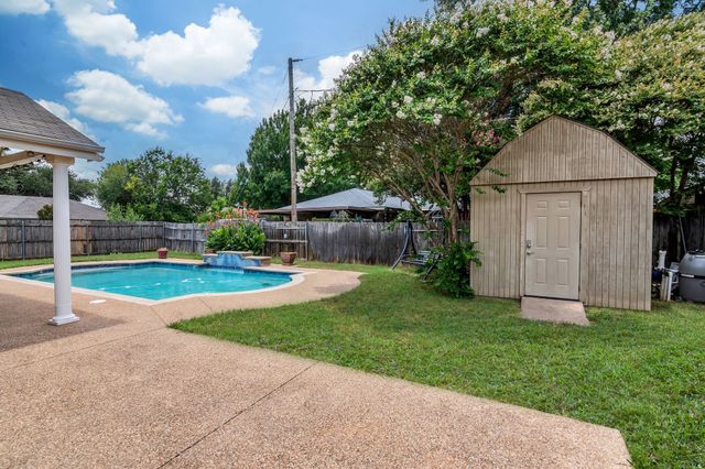 5501 Wood View Street, North Richland Hills, TX 76180