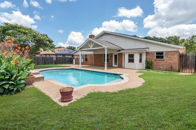 5501 Wood View Street, North Richland Hills, TX 76180