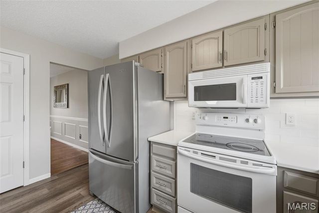 2569 Trenton Station, St Charles, MO 63303
