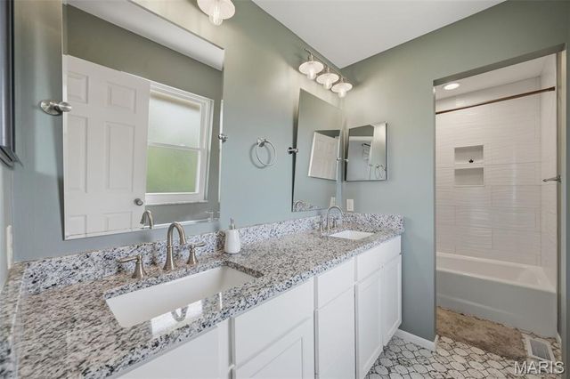 2569 Trenton Station, St Charles, MO 63303