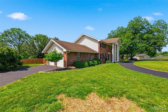 2569 Trenton Station, St Charles, MO 63303