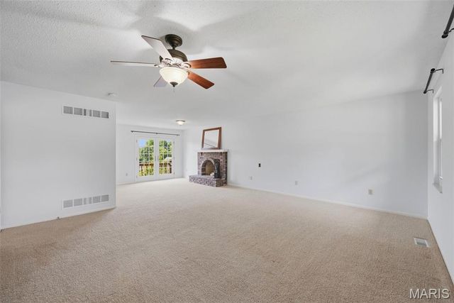 2569 Trenton Station, St Charles, MO 63303