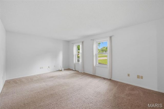 2569 Trenton Station, St Charles, MO 63303