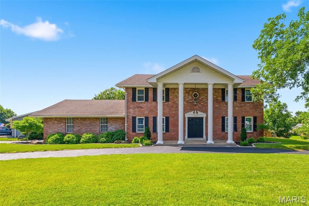 2569 Trenton Station, St Charles, MO 63303