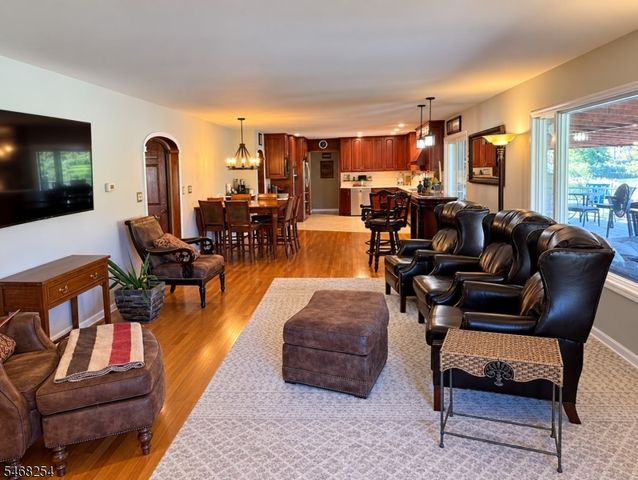 11 Grandview Cir, Raritan Twp., NJ 08822