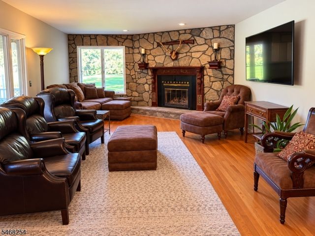 11 Grandview Cir, Raritan Twp., NJ 08822