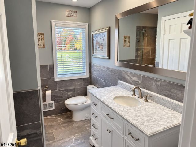 11 Grandview Cir, Raritan Twp., NJ 08822