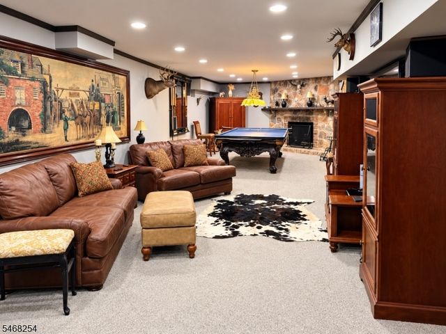 11 Grandview Cir, Raritan Twp., NJ 08822