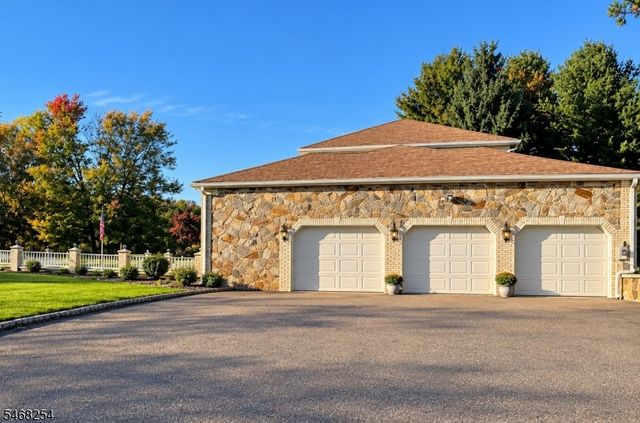 11 Grandview Cir, Raritan Twp., NJ 08822
