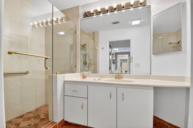 8065 Aberdeen Drive 101, Boynton Beach, FL 33472