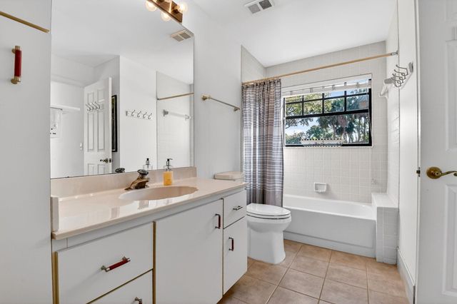 8065 Aberdeen Drive 101, Boynton Beach, FL 33472