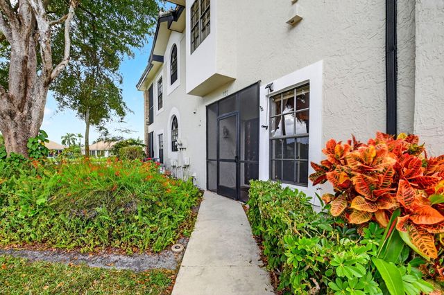 8065 Aberdeen Drive 101, Boynton Beach, FL 33472