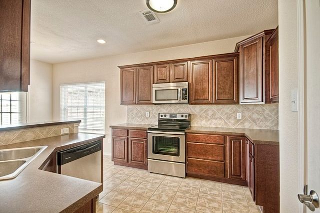 127 Castleridge Drive B, Little Elm, TX 75068