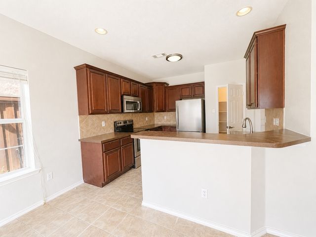 127 Castleridge Drive B, Little Elm, TX 75068