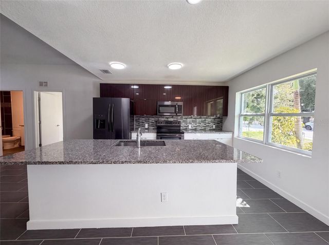 2840 S SHADE AVENUE, Sarasota, FL 34239