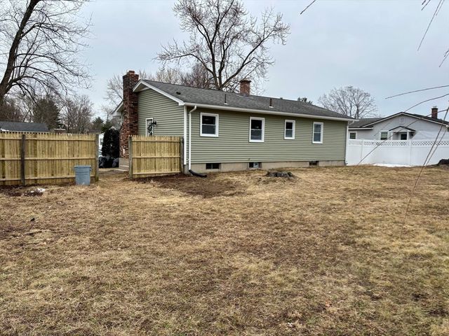 34 Flora St, Springfield, MA 01129