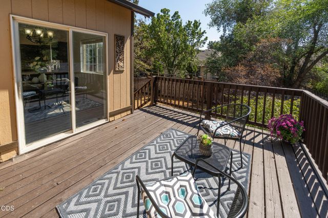 2069 NE Hollow Tree Lane, Bend, OR 97701