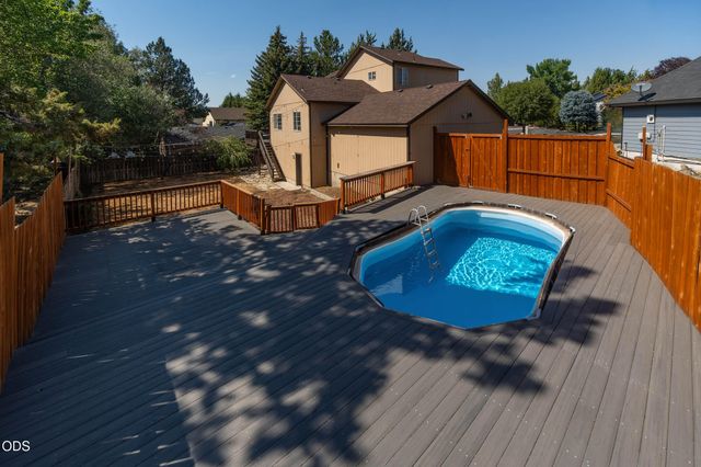 2069 NE Hollow Tree Lane, Bend, OR 97701