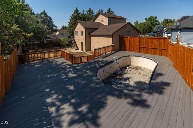 2069 NE Hollow Tree Lane, Bend, OR 97701