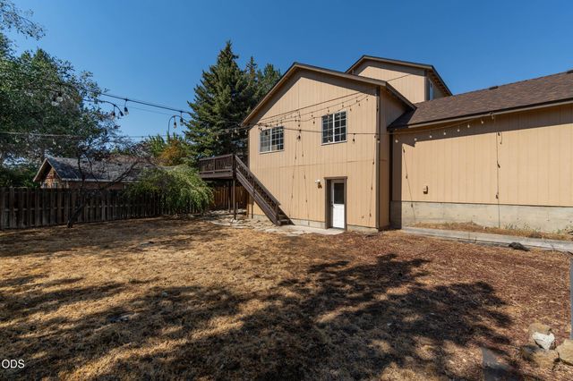 2069 NE Hollow Tree Lane, Bend, OR 97701