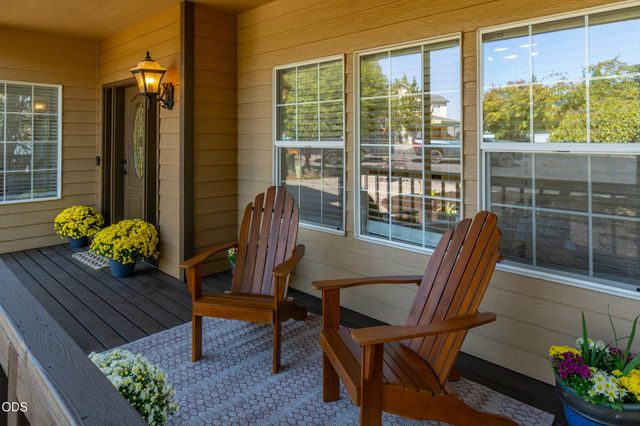 2069 NE Hollow Tree Lane, Bend, OR 97701