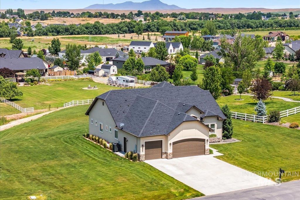 9968 Moon Shadow Ct, Middleton, ID 83644