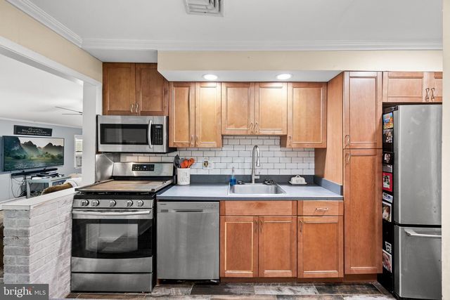 7 ROSE AVE, Maple Shade, NJ 08052