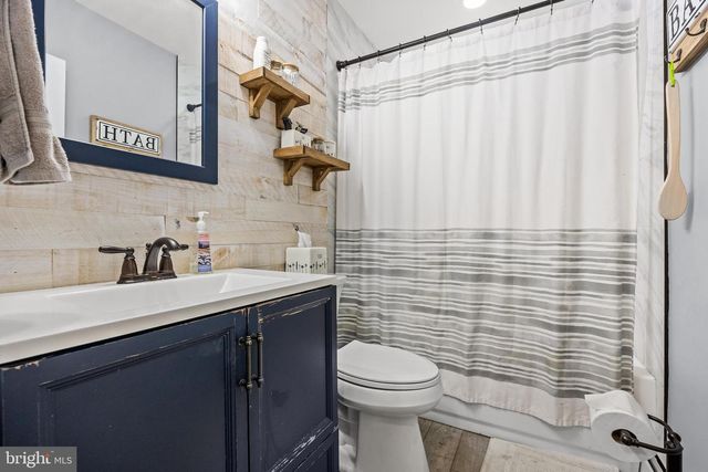 7 ROSE AVE, Maple Shade, NJ 08052