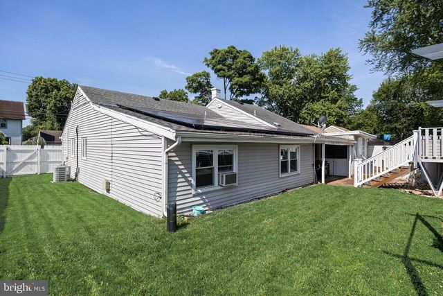 7 ROSE AVE, Maple Shade, NJ 08052