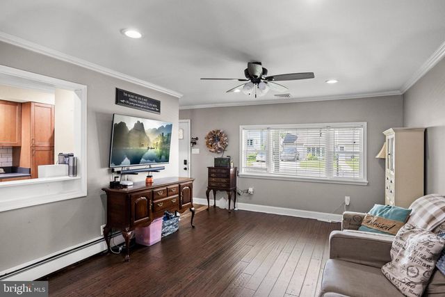 7 ROSE AVE, Maple Shade, NJ 08052