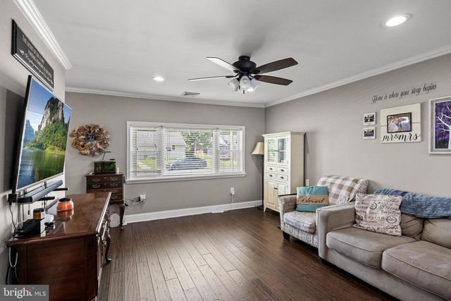 7 ROSE AVE, Maple Shade, NJ 08052