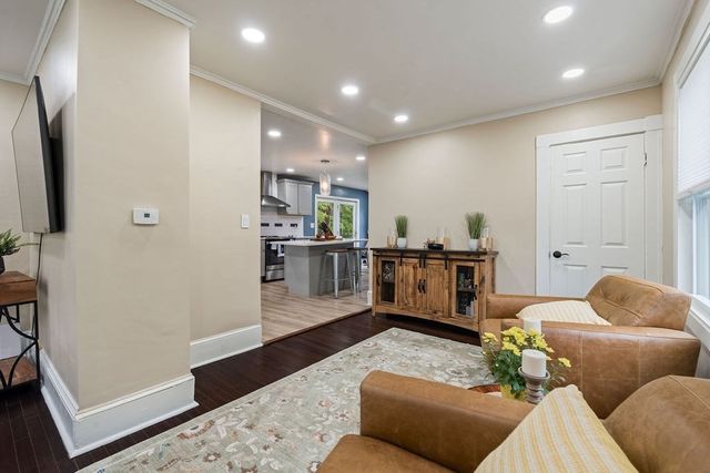 83 Elm St, Salisbury, MA 01952
