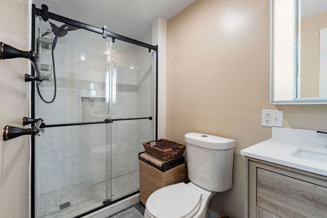 83 Elm St, Salisbury, MA 01952