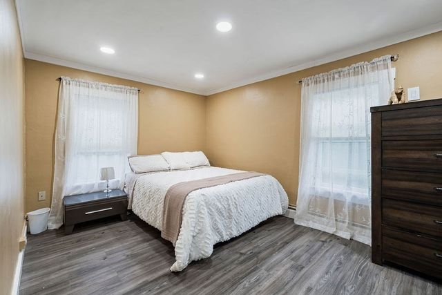 83 Elm St, Salisbury, MA 01952