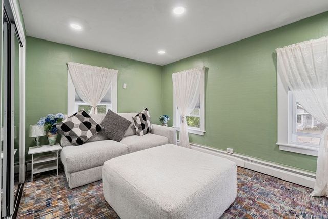 83 Elm St, Salisbury, MA 01952