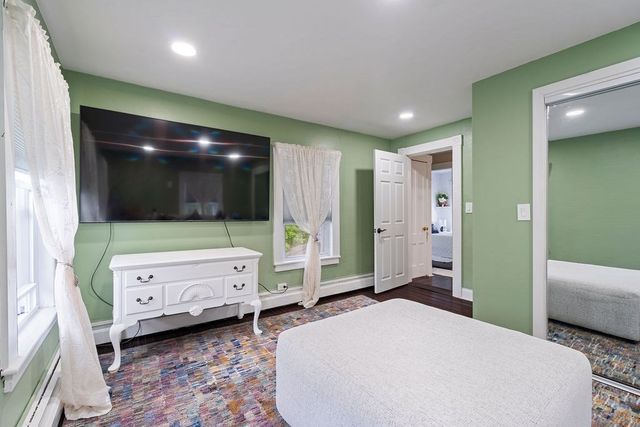 83 Elm St, Salisbury, MA 01952