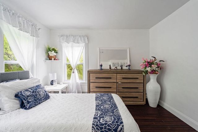 83 Elm St, Salisbury, MA 01952