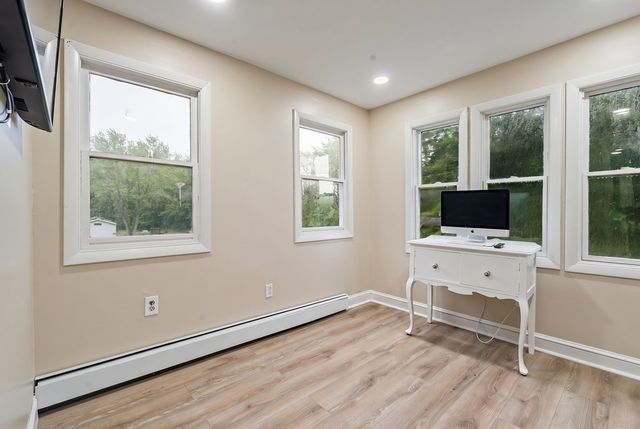 83 Elm St, Salisbury, MA 01952