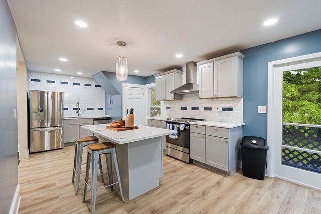 83 Elm St, Salisbury, MA 01952